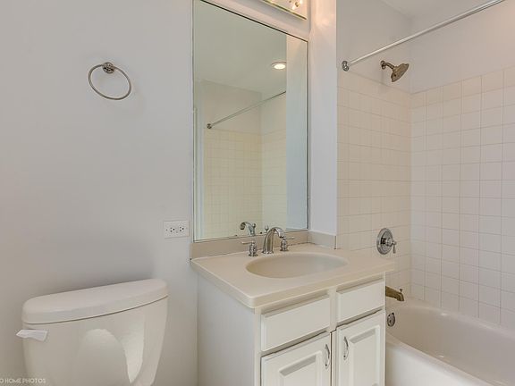 3rd image of 1027 E Hyde Park Blvd #4A