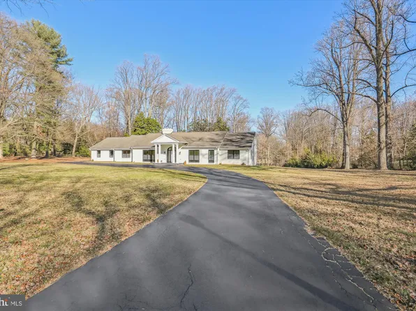 10829 Burbank Dr, Potomac, MD 20854