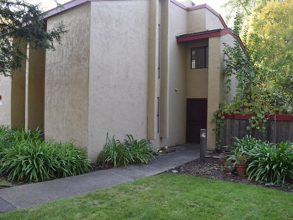 1st image of 47 Redwood Ct