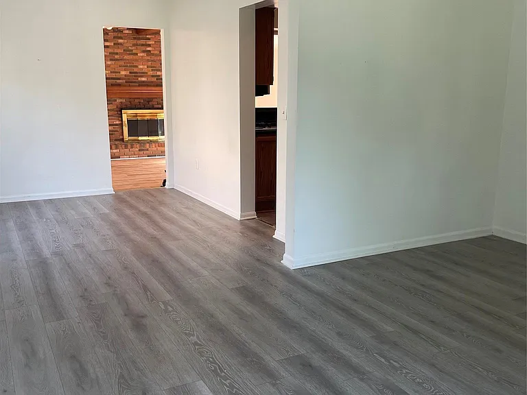 6330 Odessa Dr — Photo 30
