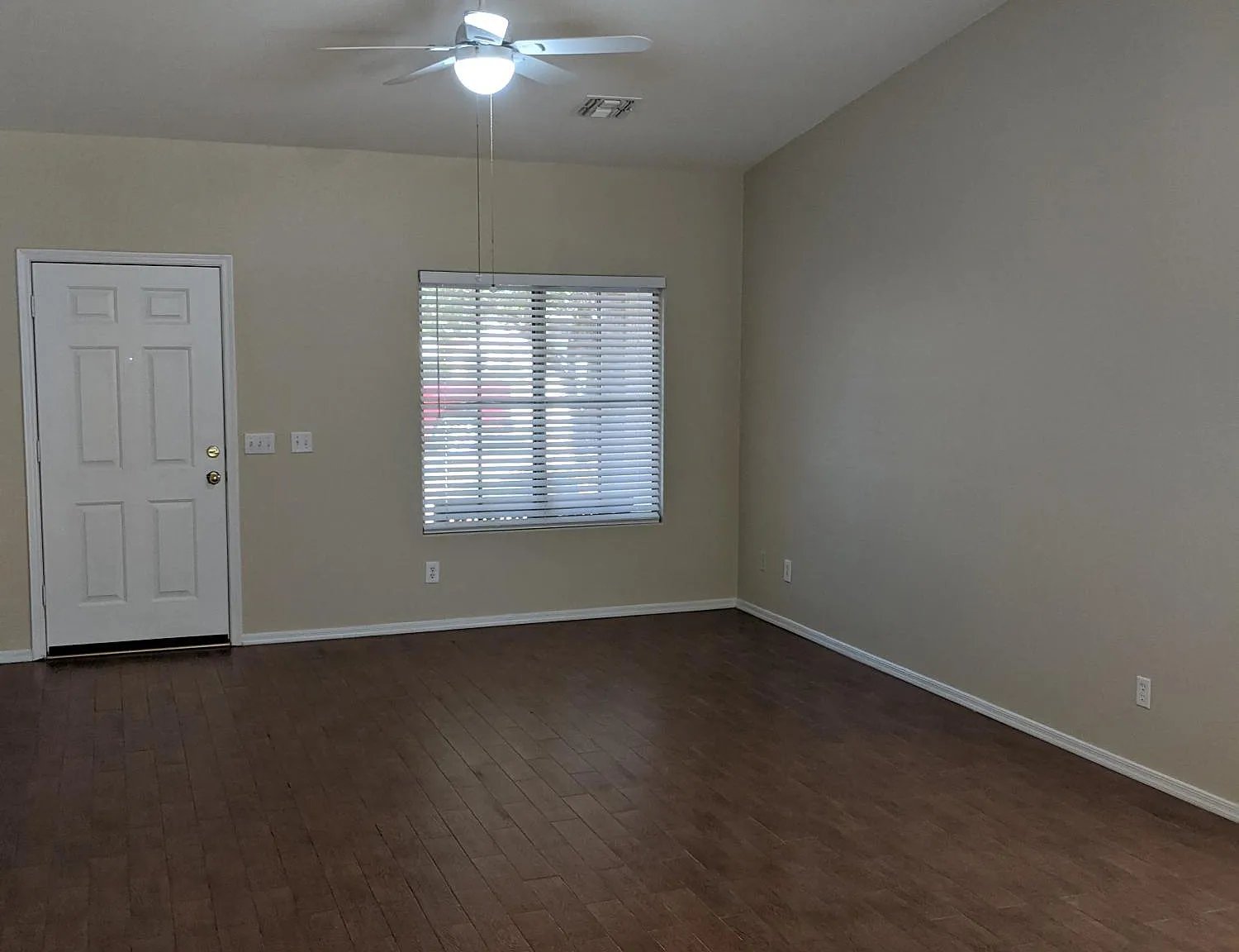3 bed, 2.0 bath, 1272 sqft, $1,845 — Photo 4