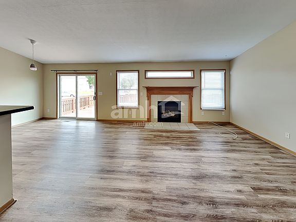3rd image of 5864 Westbank Dr
