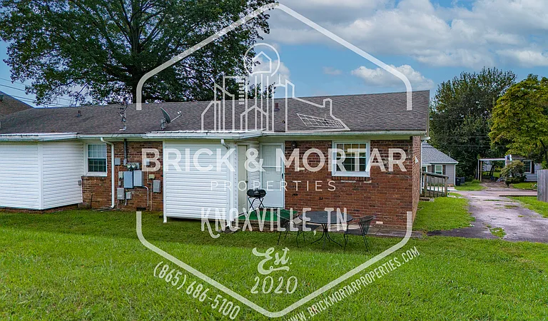 2407 Holbrook Dr — Photo 21