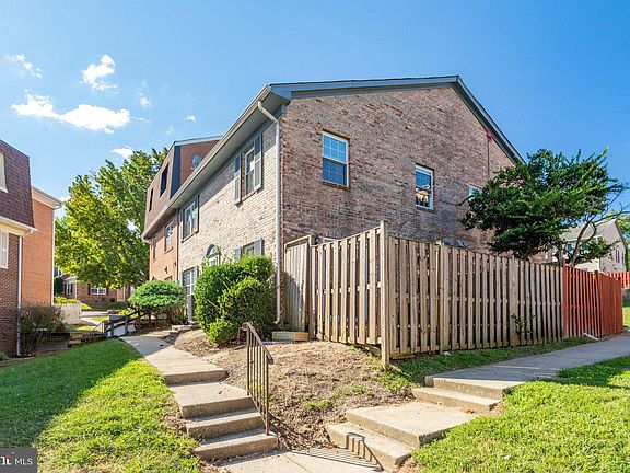 4th image of 9860 Hagel Cir