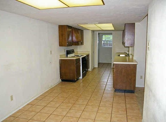 4th image of 1811 Chamberlain Dr
