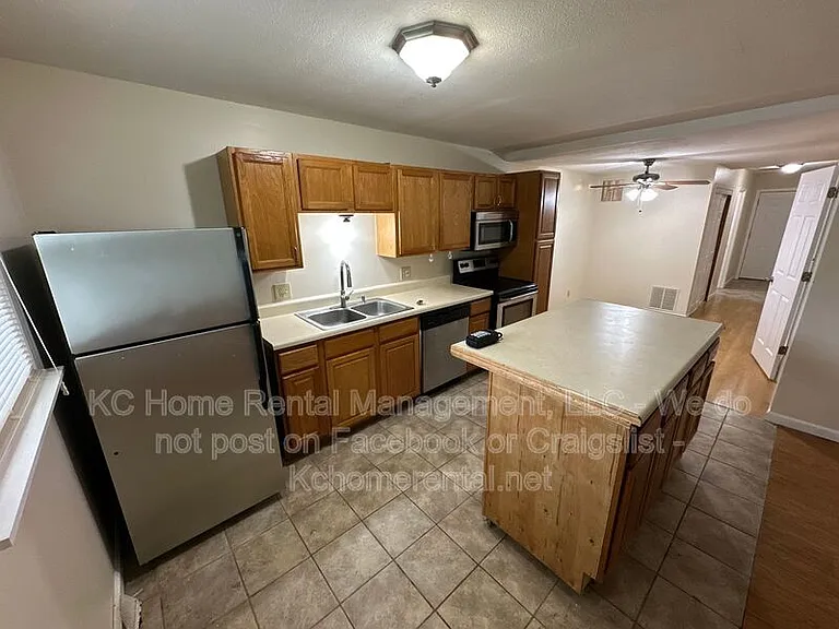 1127 Sherman Ave — Photo 6