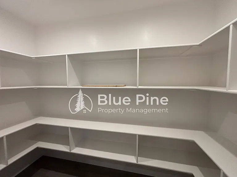 5760 Wildrose Ave — Photo 6