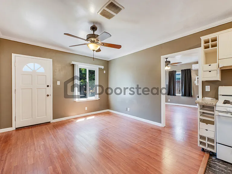 404 Hawthorne St #B — Photo 10