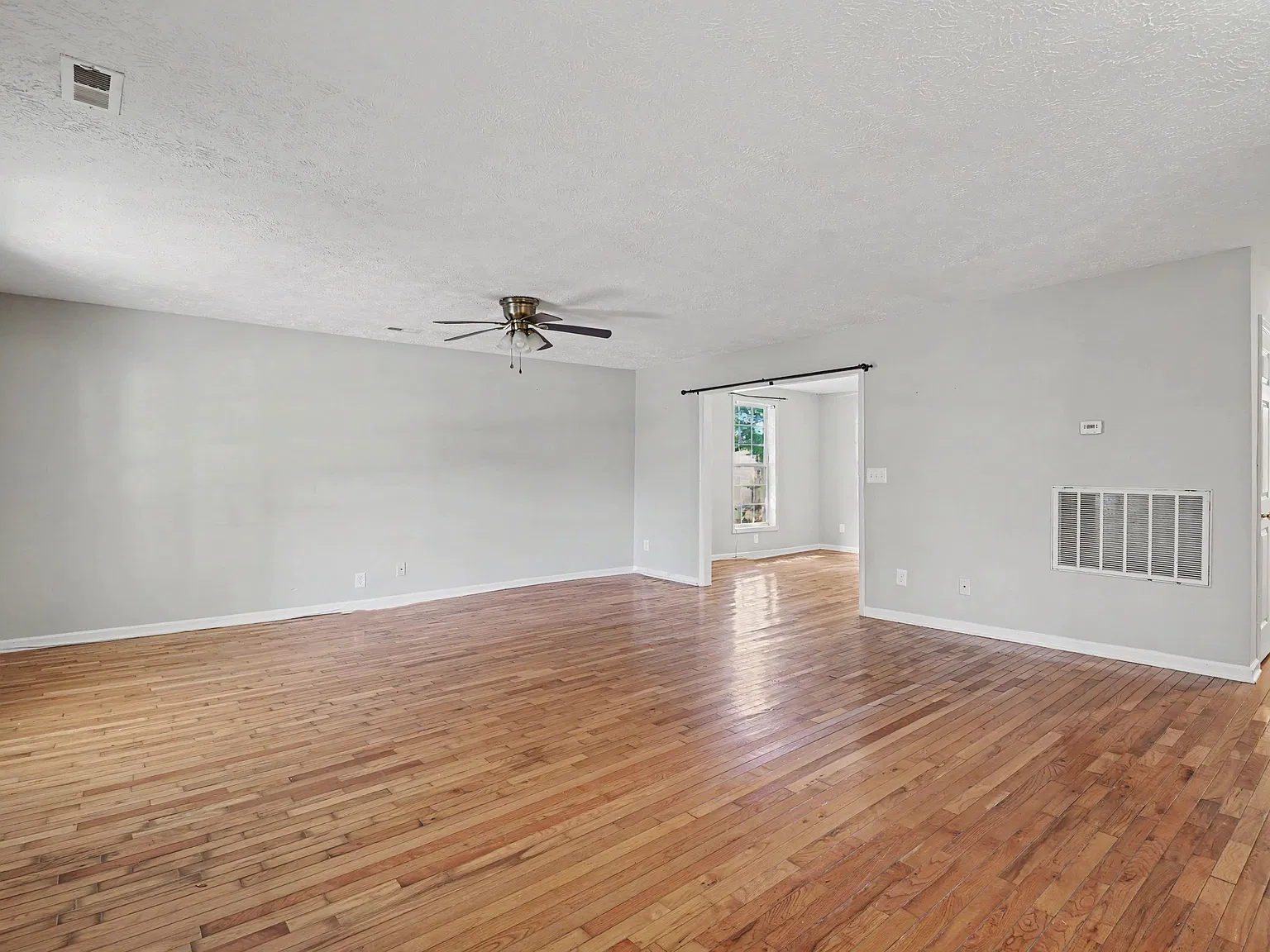 3 bed, 1591 sqft, $1,800 — Photo 3