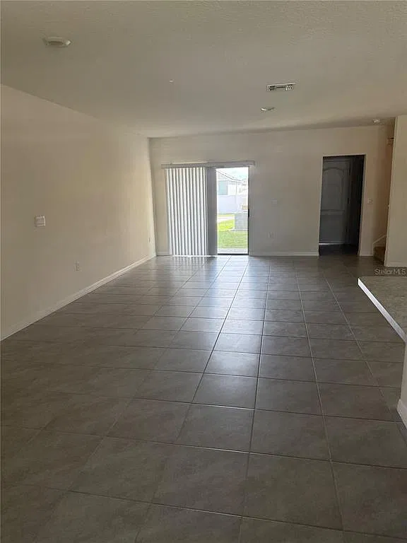 3 bed, 2.5 bath, 1569 sqft, $2,400 — Photo 4