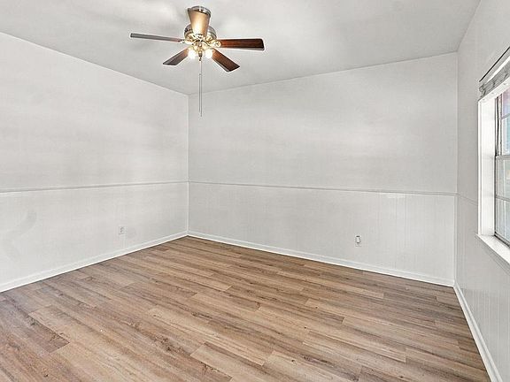 4th image of 2804 Arlington St