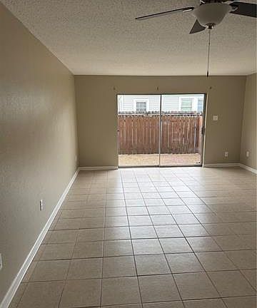 2nd image of 588 Oak Ave