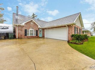 609 Holiday Dr, Houma, LA 70364