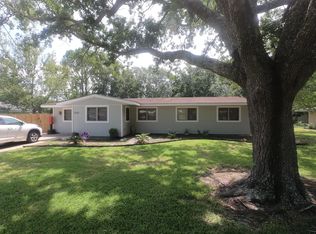 2210 Meadowbrook St, Pascagoula, MS 39567