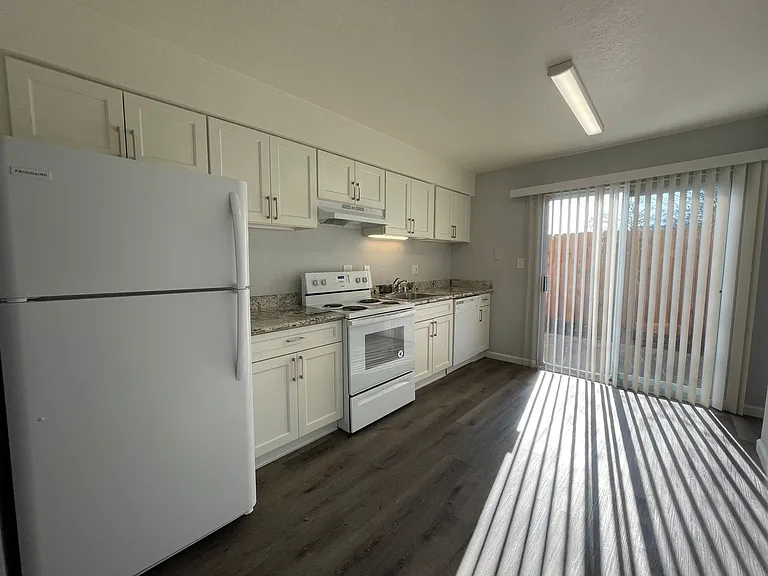 764 E Swain Road — Photo 8