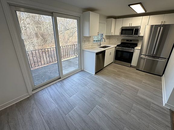2nd image of 21-27 Pond St #26