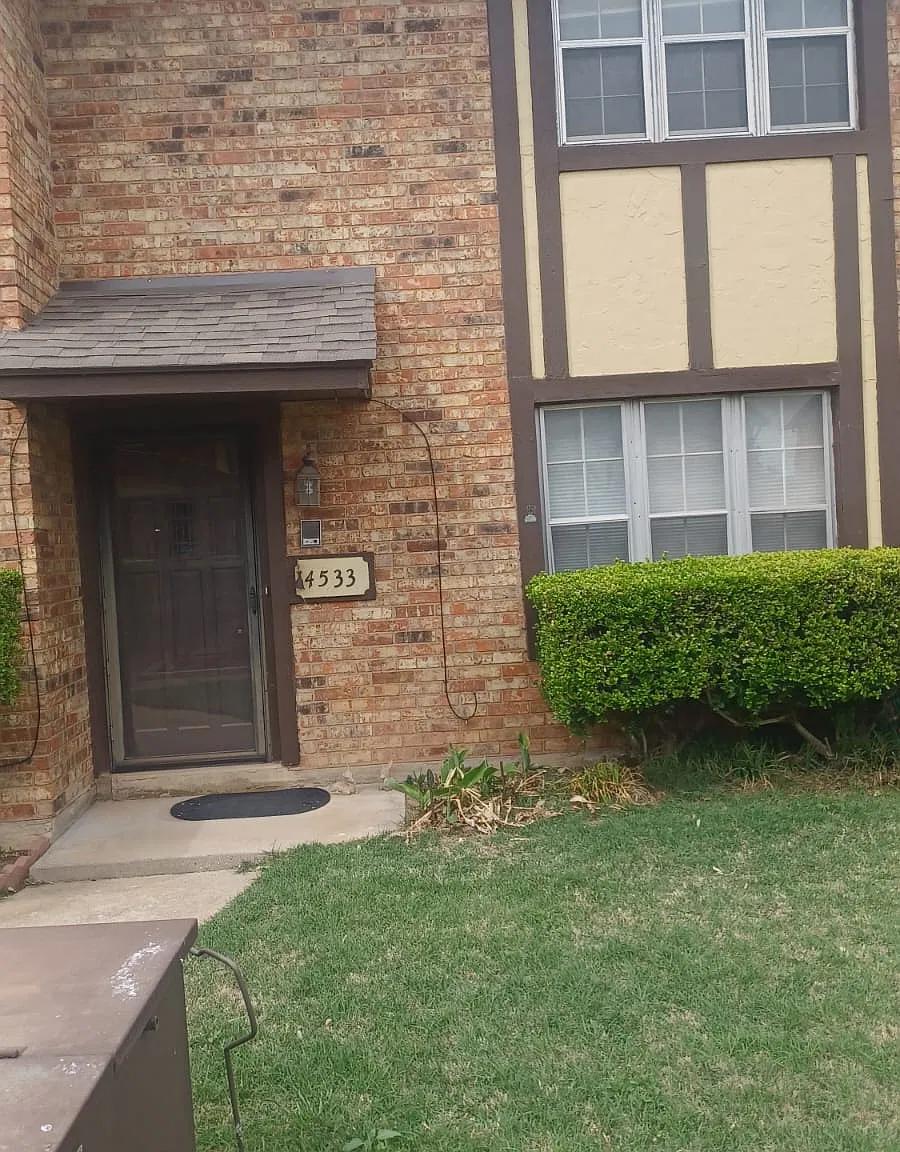 3 bed, 2000 sqft, $1,395 — Photo 1
