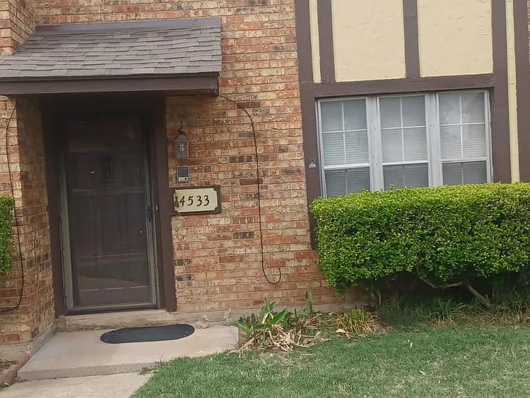 4533 NE Bell Ave — Photo 1