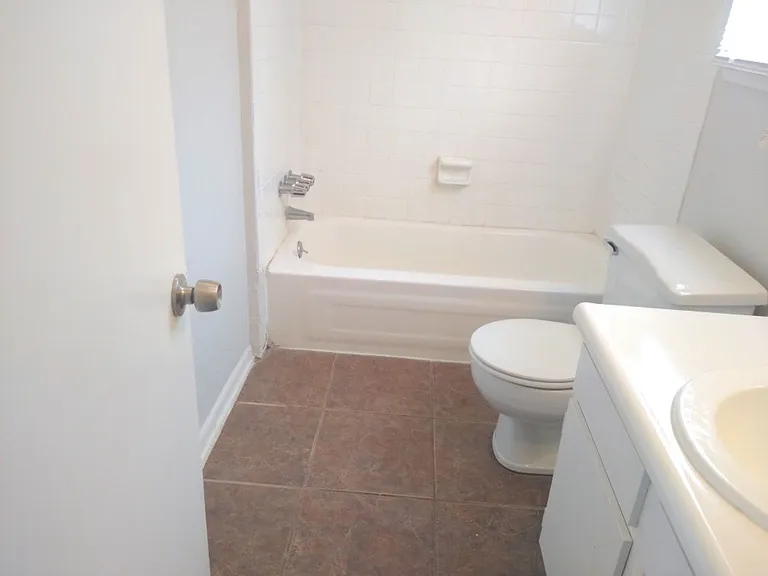Woodland Trace Apartments — Photo 33