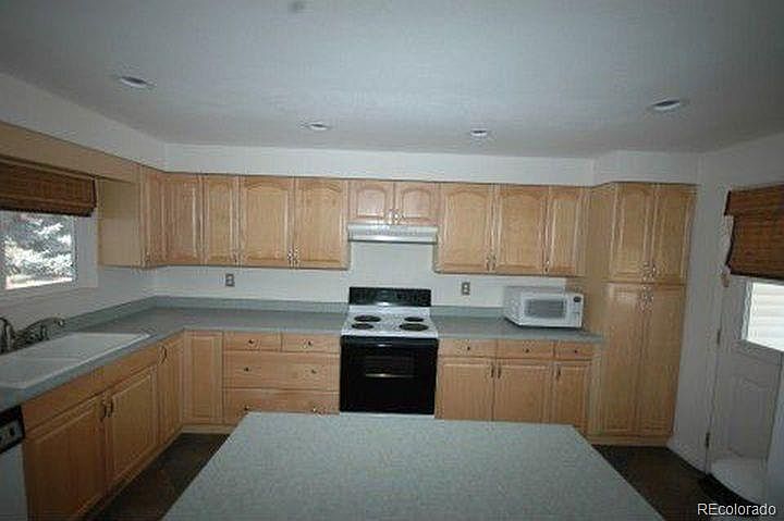2nd image of 760 Nickel St