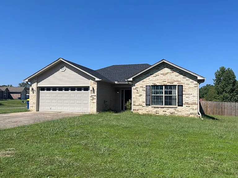 102 Rosebud Cir — Photo 2