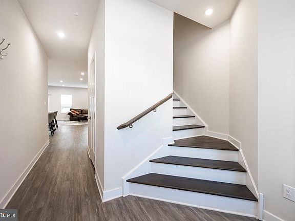 4th image of 216 Hibiscus Way