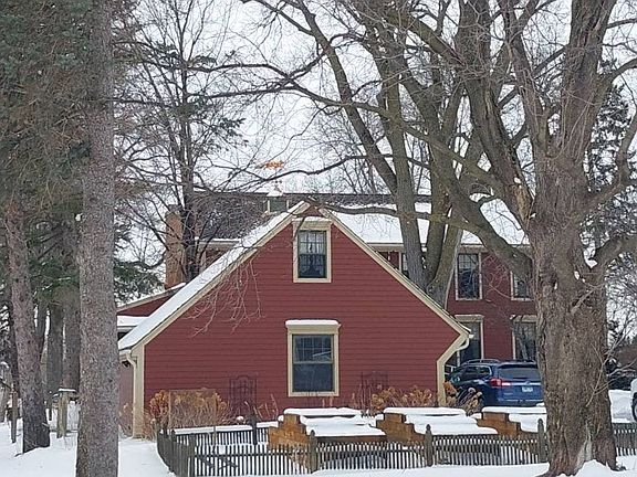 3rd image of 812 River Ln