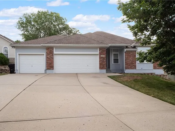 3209 Arrowhead Dr, Independence, MO 64057