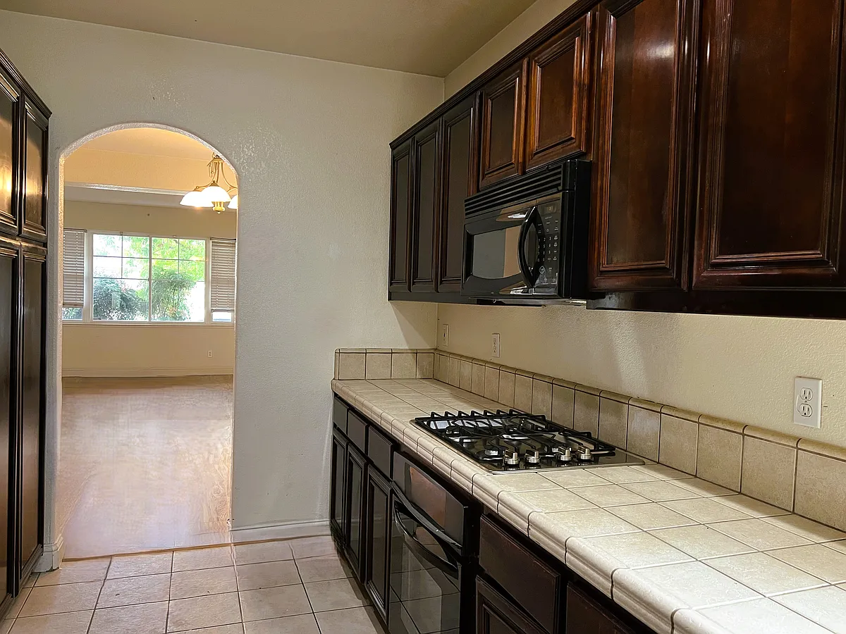 Building Photo - 1522 Peony Dr