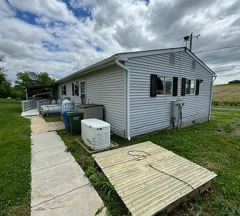 3rd image of 1636 Trappe Church Rd