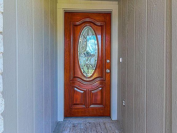 2nd image of 635 Fair Oak Dr