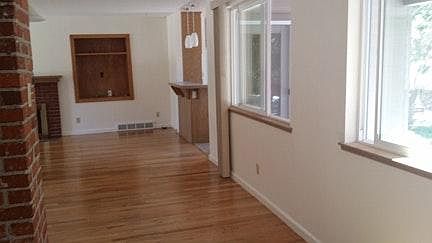 Front house (2000 sqft), Living room - view 3