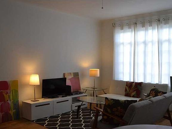 3rd image of 900 Lenox Ave APT 4