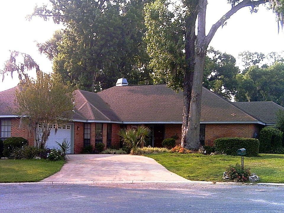 Quiet, private cul-de-sac, all-brick home