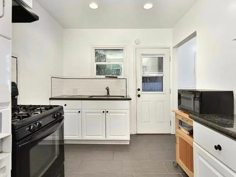 1082 N Loma Ave — Photo 2