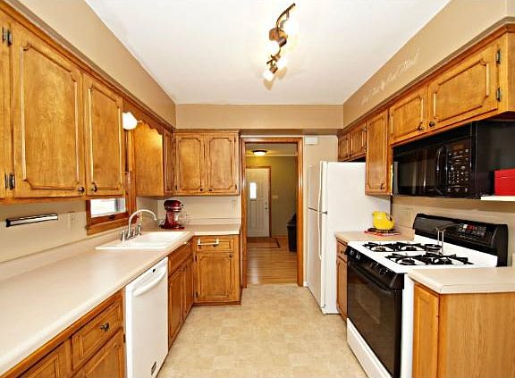 Great open floor plan, perfect for entertaining!