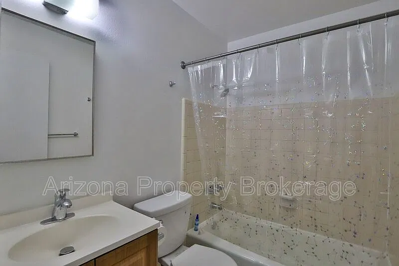 2 bed, 1.0 bath, 750 sqft, $795 — Photo 3