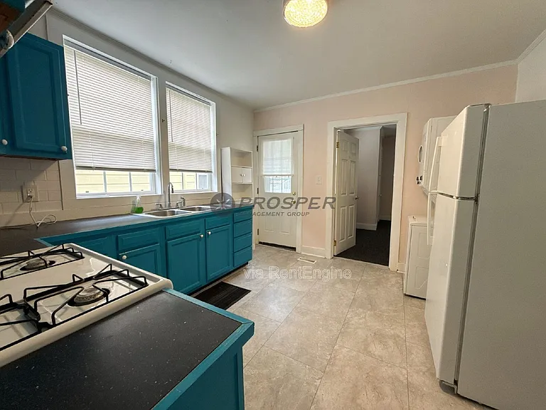 204 Fishburne St — Photo 8