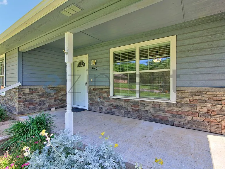 940 Chase St — Photo 4