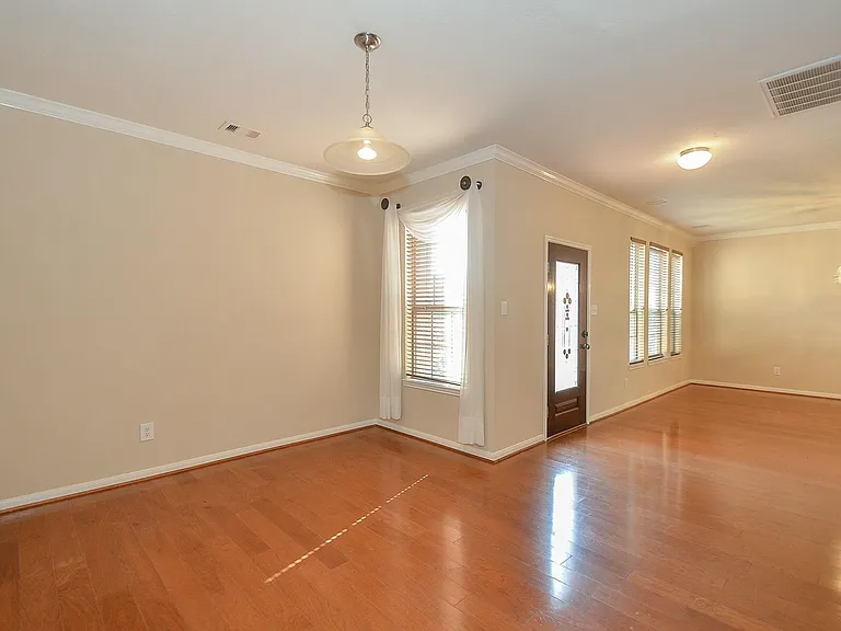 2410 Crossmill Ln — Photo 6