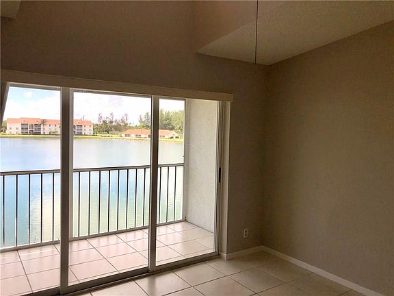 4th image of 4428 NE Ocean Blvd APT E3