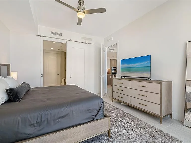 301 Quay Commons Dr #704 — Photo 25