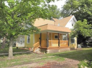 1306 E 11th Ave, Winfield, KS 67156