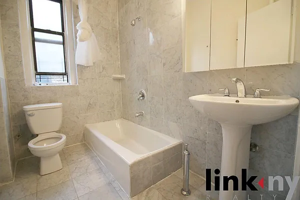 Rented by Link NY Realty | media 21