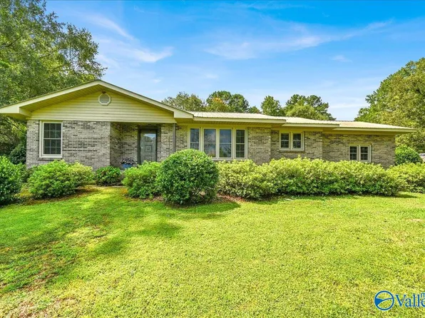 4975 Section Line Rd, Albertville, AL 35950