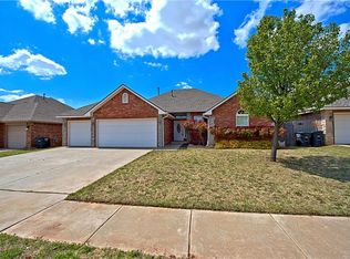 1605 Mead Ln, Moore, OK 73170
