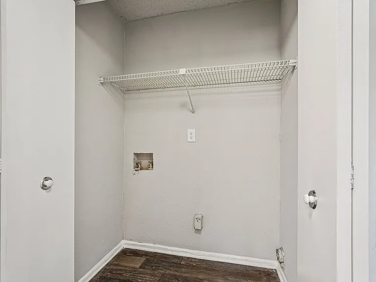 Las Palmas Apartments — Photo 15