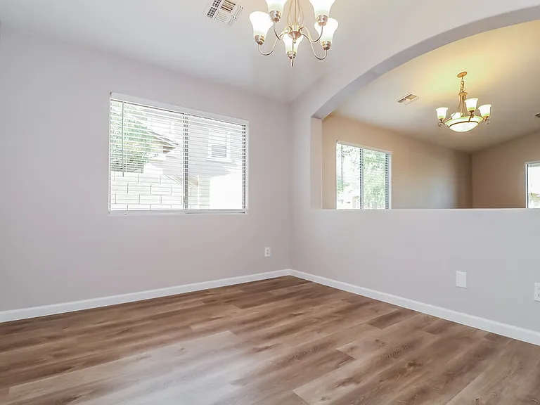 13625 W Lisbon Ln — Photo 6