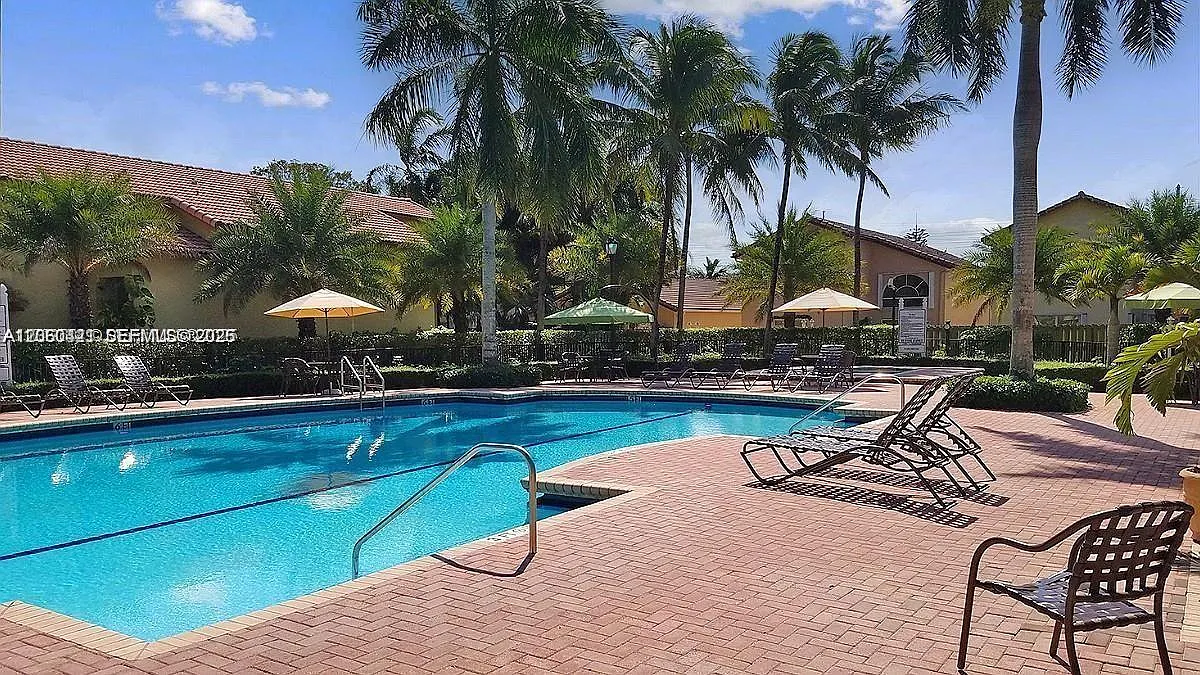 Doral Landings Townhomes — Photo 2