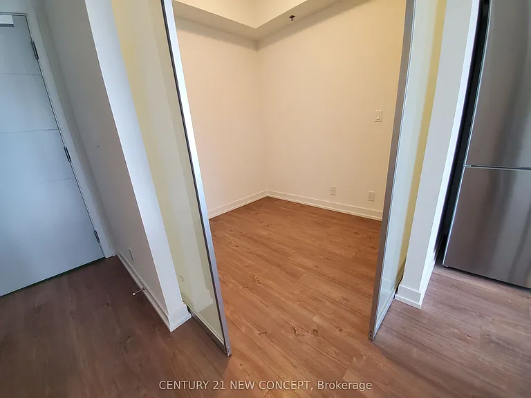 203 College St #1105 — Photo 9